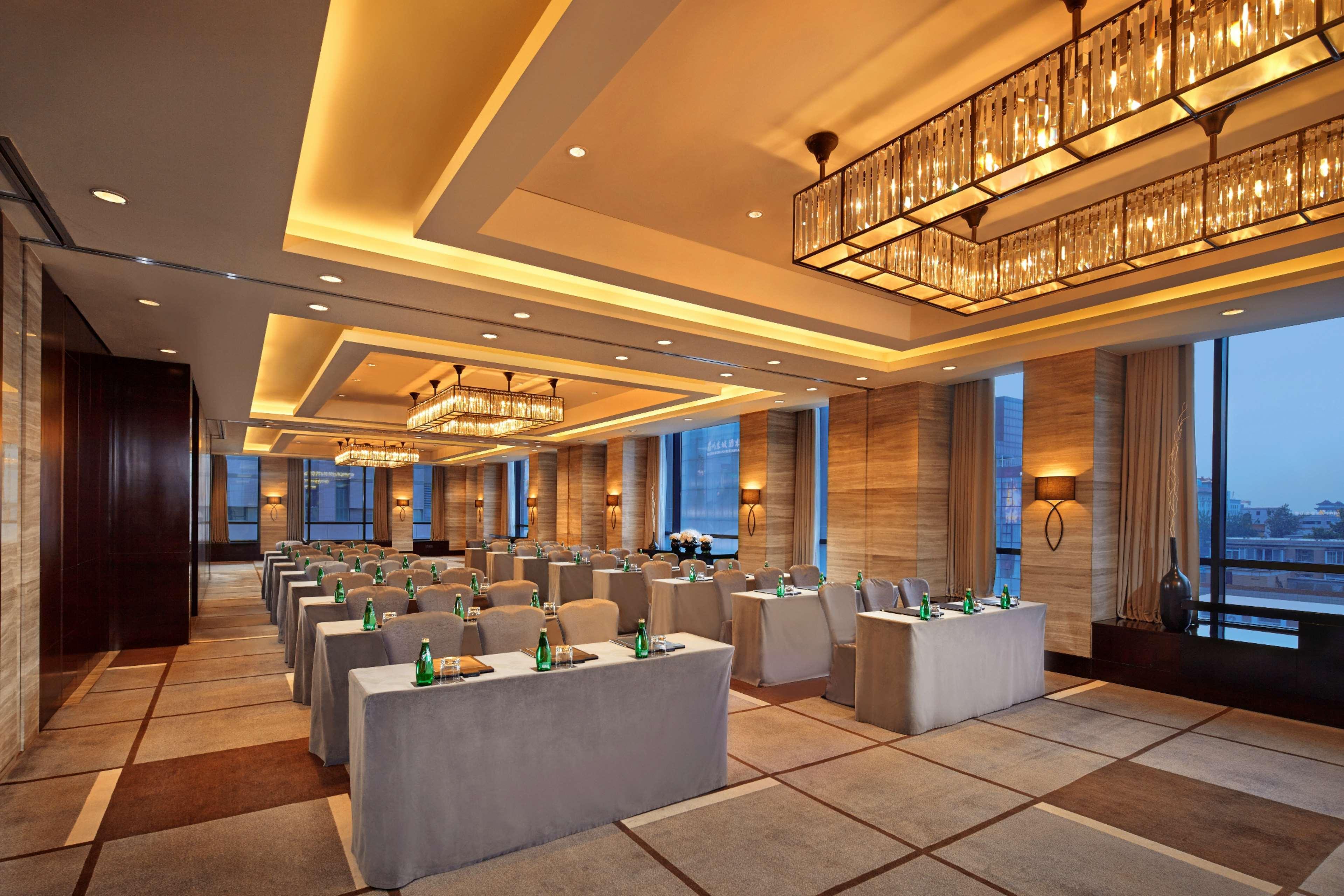 Hotel Hilton Wangfujing 5*