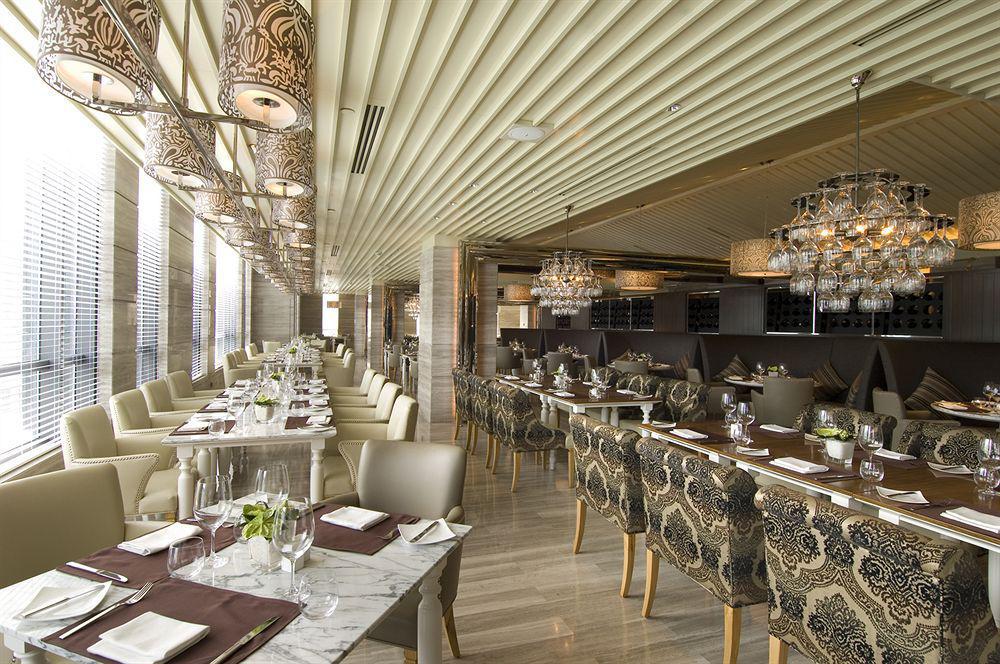 Hilton Wangfujing Hotel 5*