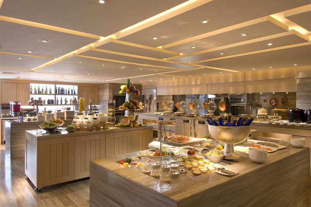 Отель Hilton Wangfujing 5*