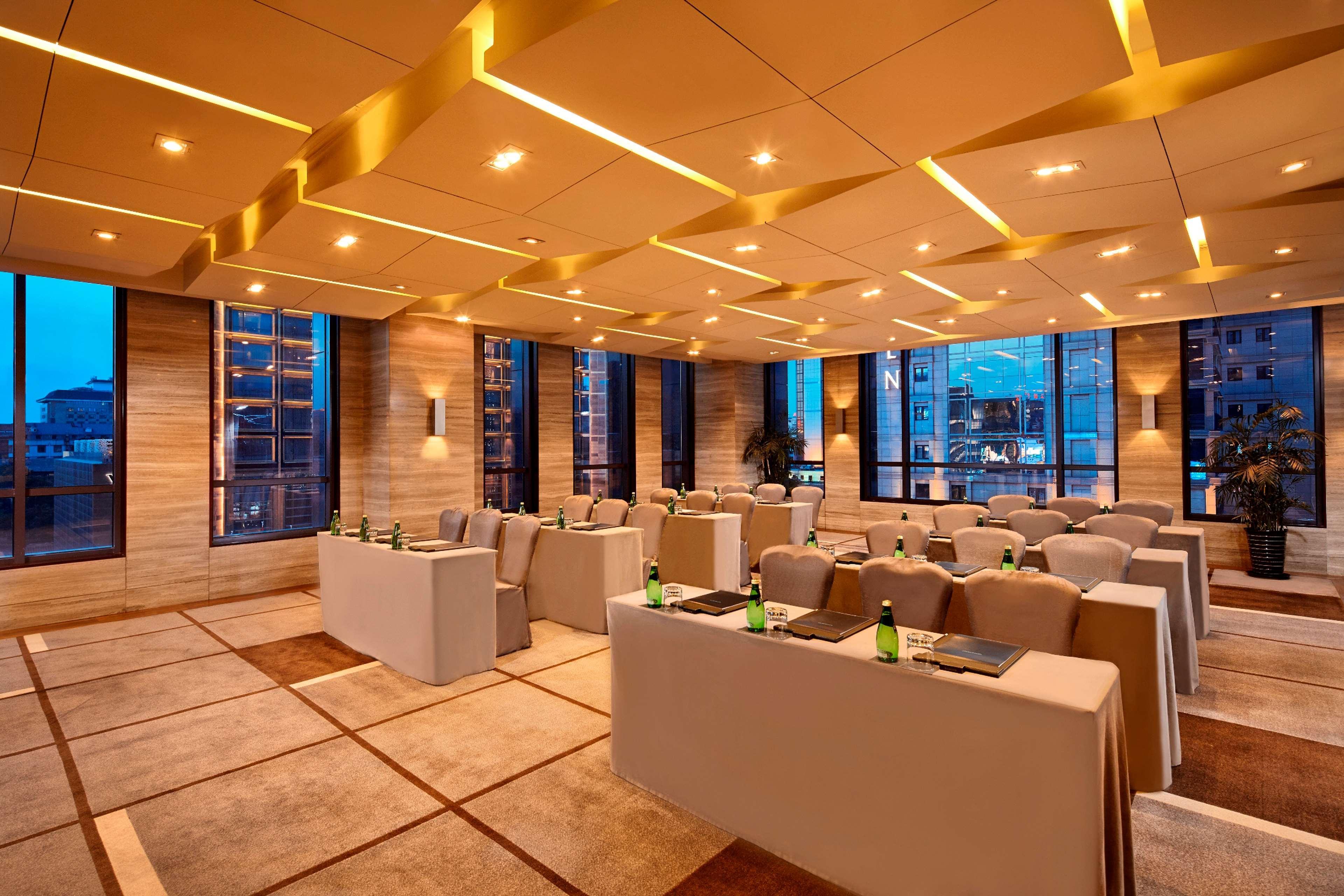 Hilton Wangfujing 5*